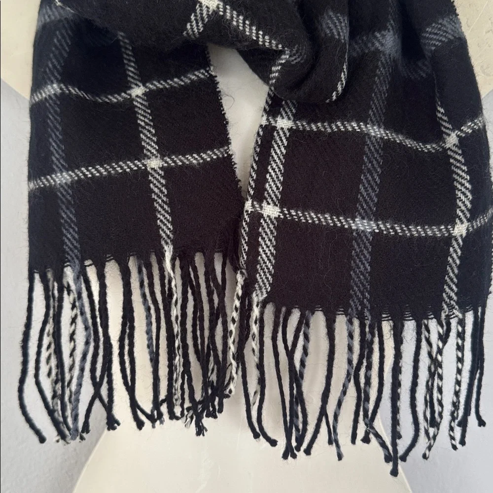 Black and white plaid print fringe trim winter scarf one size